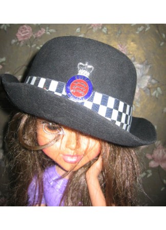 Головные уборы ,для женского состава британской  полиции
